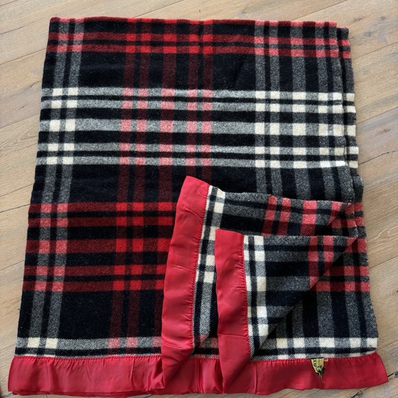 Vintage Pearce Wool Tartan Plaid Cottage Blanket Red Black Cream Xmas 67" x 80" - Picture 2 of 6
